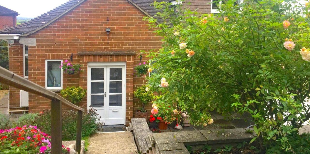 Healing Waters Sanctuary For Exclusive Private Hire And Self Catering Board, Vegetarian, Alcohol & Wifi Free Retreat In Glastonbury Bed and Breakfast Esterno foto