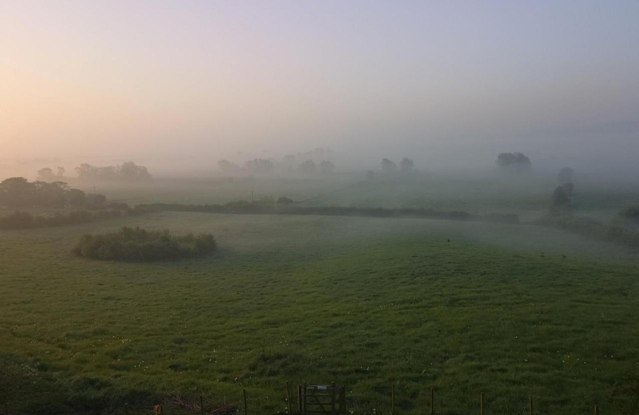 Healing Waters Sanctuary For Exclusive Private Hire And Self Catering Board, Vegetarian, Alcohol & Wifi Free Retreat In Glastonbury Bed and Breakfast Esterno foto