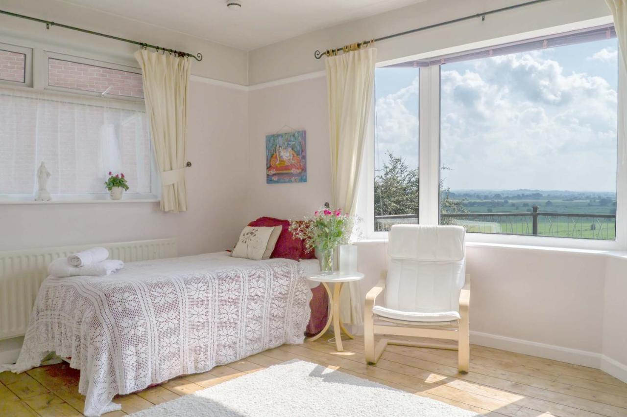 Healing Waters Sanctuary For Exclusive Private Hire And Self Catering Board, Vegetarian, Alcohol & Wifi Free Retreat In Glastonbury Bed and Breakfast Esterno foto