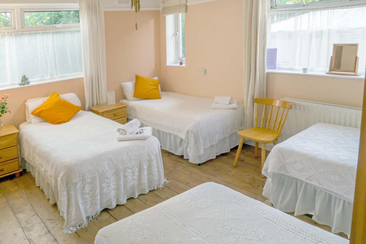 Healing Waters Sanctuary For Exclusive Private Hire And Self Catering Board, Vegetarian, Alcohol & Wifi Free Retreat In Glastonbury Bed and Breakfast Esterno foto