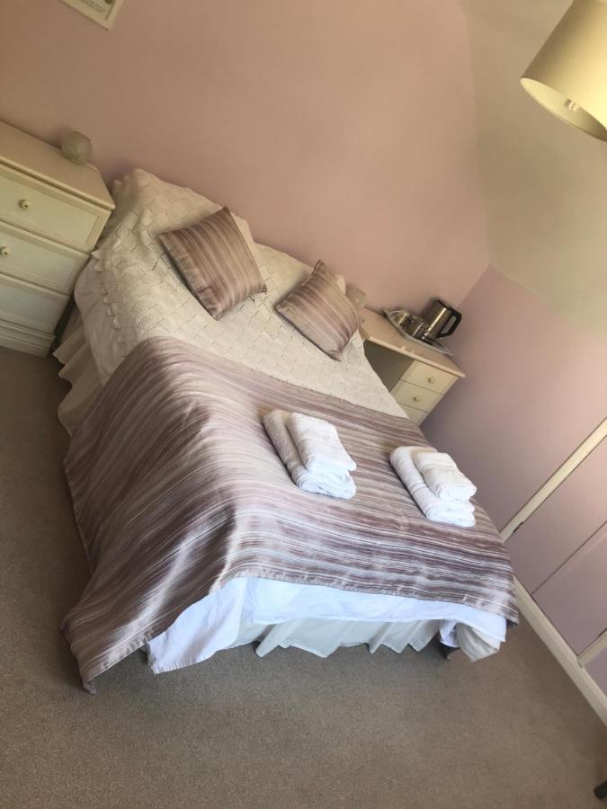 Healing Waters Sanctuary For Exclusive Private Hire And Self Catering Board, Vegetarian, Alcohol & Wifi Free Retreat In Glastonbury Bed and Breakfast Esterno foto