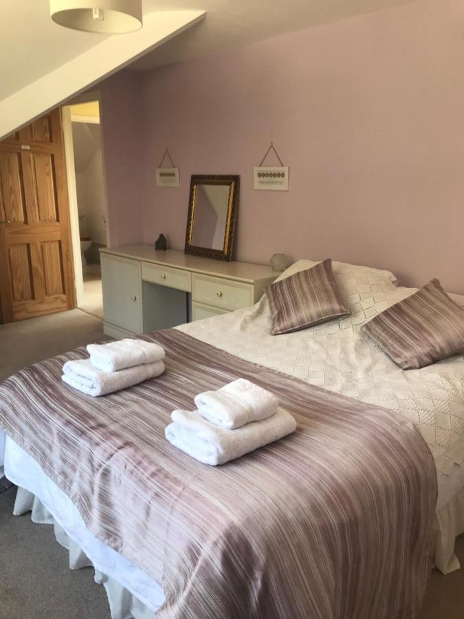 Healing Waters Sanctuary For Exclusive Private Hire And Self Catering Board, Vegetarian, Alcohol & Wifi Free Retreat In Glastonbury Bed and Breakfast Esterno foto